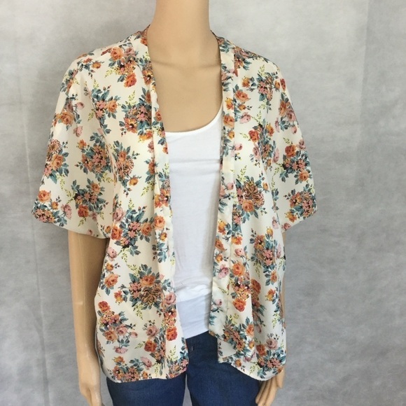 Charlotte Russe Sweet Dixie Floral Kimono - Picture 1 of 7